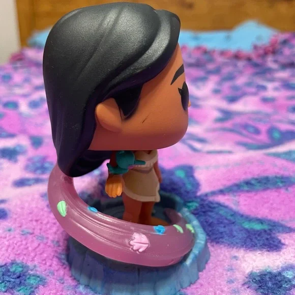 Pocahontas Funko Pop - Picture 4 of 13